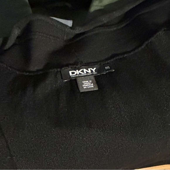 DKNY  Black Shrug Has a rounded hem all the way around it and short neck collar - Picture 3 of 4